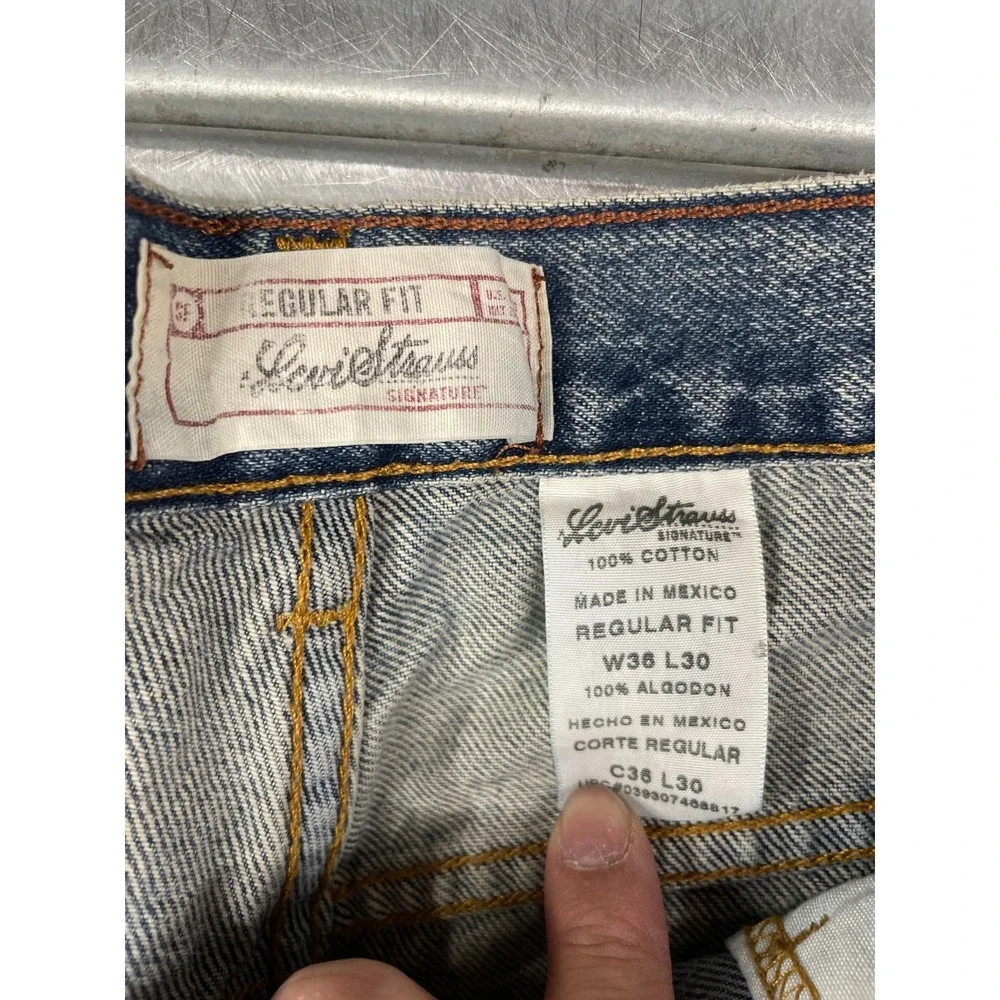 Signature Levis Jeans 33X30‎ Blue Medium Wash Denim Regular Straight 100% Cotton